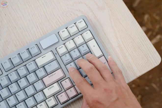 作游戏都顺手雷柏V700DIY-98体验新葡京娱乐场app支持热插拔还有小键盘工(图1) 作游戏都顺手雷柏V700DIY-98体验新葡京娱乐场app支持热插拔还有小键盘工(图1)