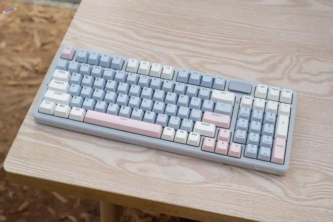 作游戏都顺手雷柏V700DIY-98体验新葡京娱乐场app支持热插拔还有小键盘工(图2) 作游戏都顺手雷柏V700DIY-98体验新葡京娱乐场app支持热插拔还有小键盘工(图2)