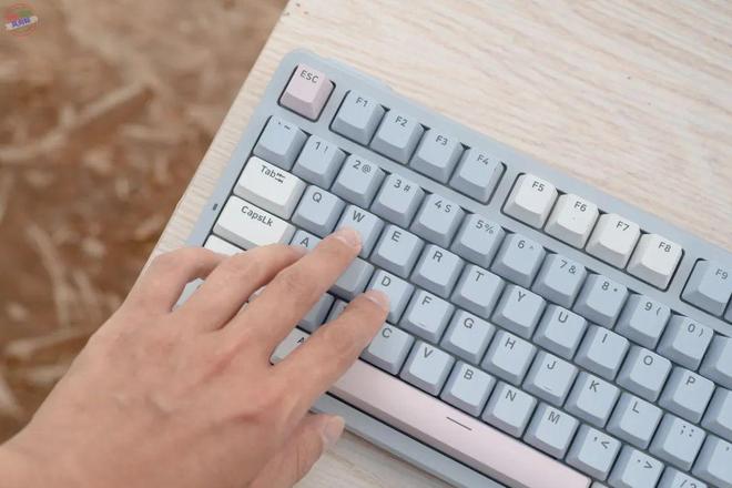 作游戏都顺手雷柏V700DIY-98体验新葡京娱乐场app支持热插拔还有小键盘工(图8) 作游戏都顺手雷柏V700DIY-98体验新葡京娱乐场app支持热插拔还有小键盘工(图8)