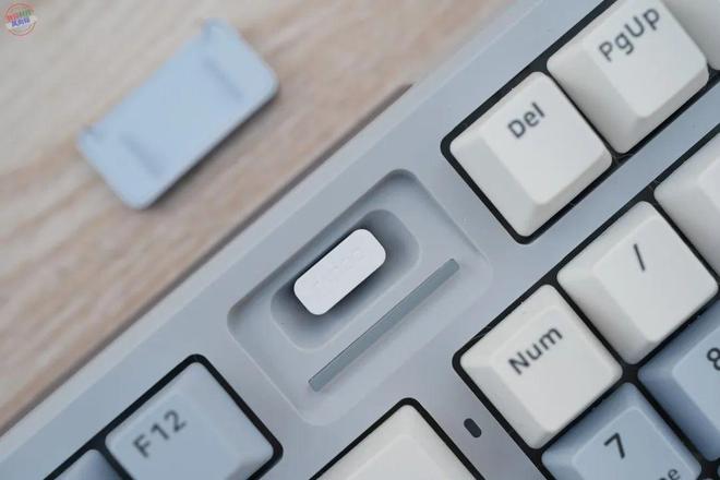 作游戏都顺手雷柏V700DIY-98体验新葡京娱乐场app支持热插拔还有小键盘工(图4) 作游戏都顺手雷柏V700DIY-98体验新葡京娱乐场app支持热插拔还有小键盘工(图4)