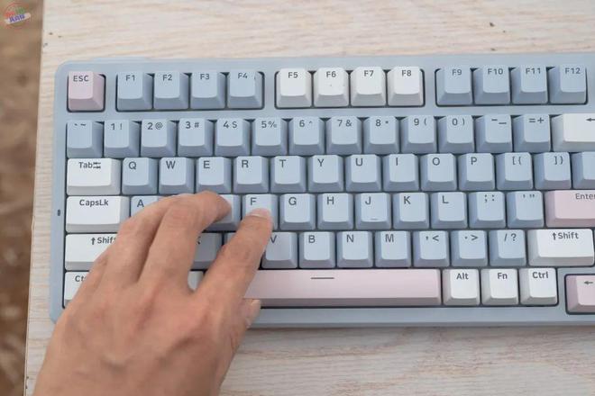 作游戏都顺手雷柏V700DIY-98体验新葡京娱乐场app支持热插拔还有小键盘工(图9) 作游戏都顺手雷柏V700DIY-98体验新葡京娱乐场app支持热插拔还有小键盘工(图9)